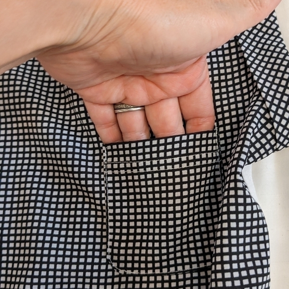 NEW York & Company geometric print lightweight top size extra small - Picture 4 of 9